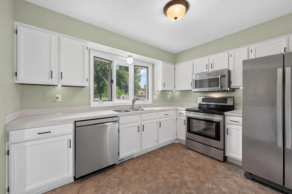 3984 Orchid Lane N Plymouth MN 55446