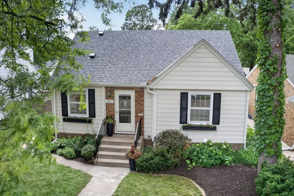 4247 Zenith Avenue N Robbinsdale MN 55422