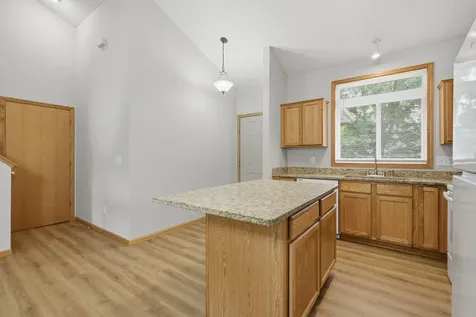 4104 Jarmann Lane Shakopee MN 55379