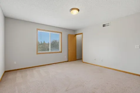 4104 Jarmann Lane Shakopee MN 55379