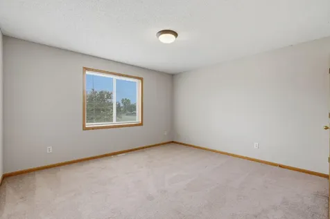 4104 Jarmann Lane Shakopee MN 55379