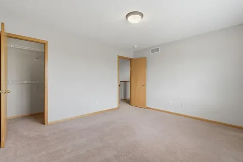 4104 Jarmann Lane Shakopee MN 55379