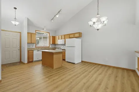 4104 Jarmann Lane Shakopee MN 55379