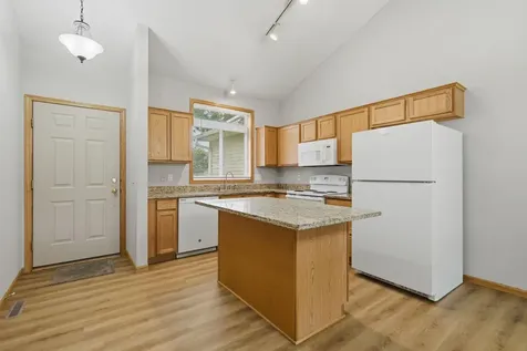 4104 Jarmann Lane Shakopee MN 55379