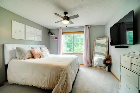 4793 Grenwich Road N Oakdale MN 55128