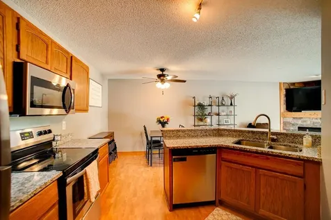 4793 Grenwich Road N Oakdale MN 55128