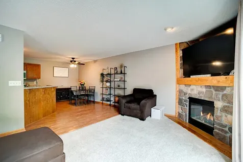 4793 Grenwich Road N Oakdale MN 55128