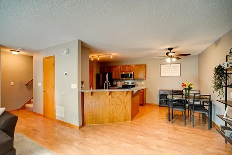 4793 Grenwich Road N Oakdale MN 55128