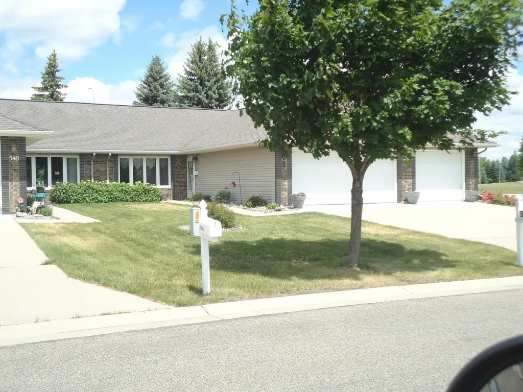 544 N 13th Avenue N Moorhead MN 56560