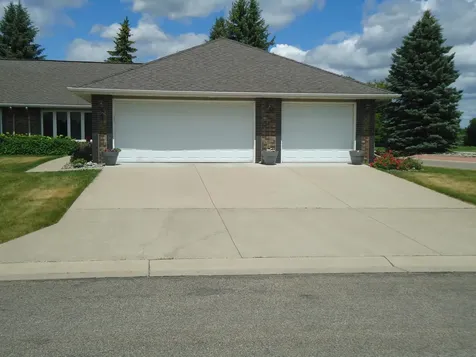 544 N 13th Avenue N Moorhead MN 56560