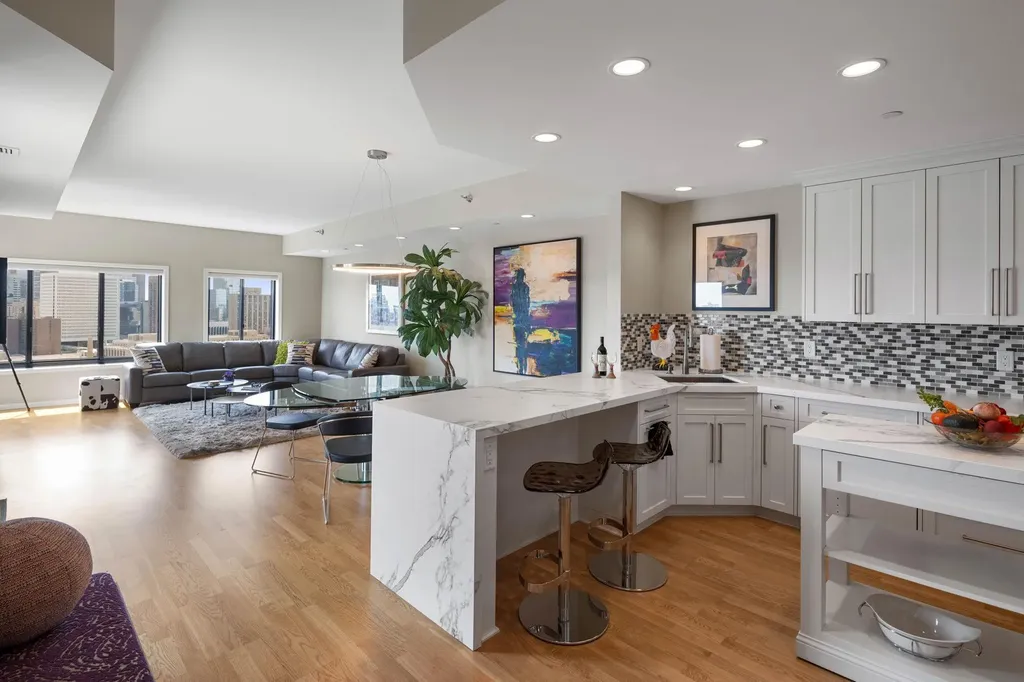 110 Bank Street SE Minneapolis MN 55414