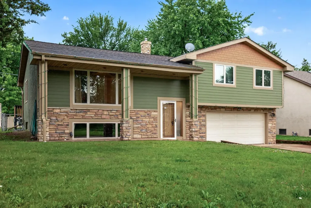 2728 5th Avenue E North Saint Paul MN 55109