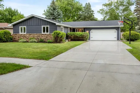 2849 Hickory Street N Fargo ND 58102