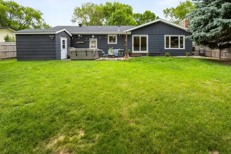 2849 Hickory Street N Fargo ND 58102
