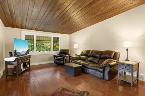 5139 Woodhill Road Minnetonka MN 55345