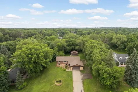 5139 Woodhill Road Minnetonka MN 55345