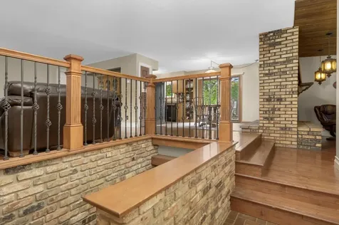 5139 Woodhill Road Minnetonka MN 55345
