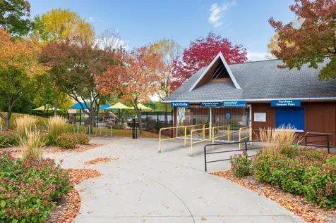 5139 Woodhill Road Minnetonka MN 55345
