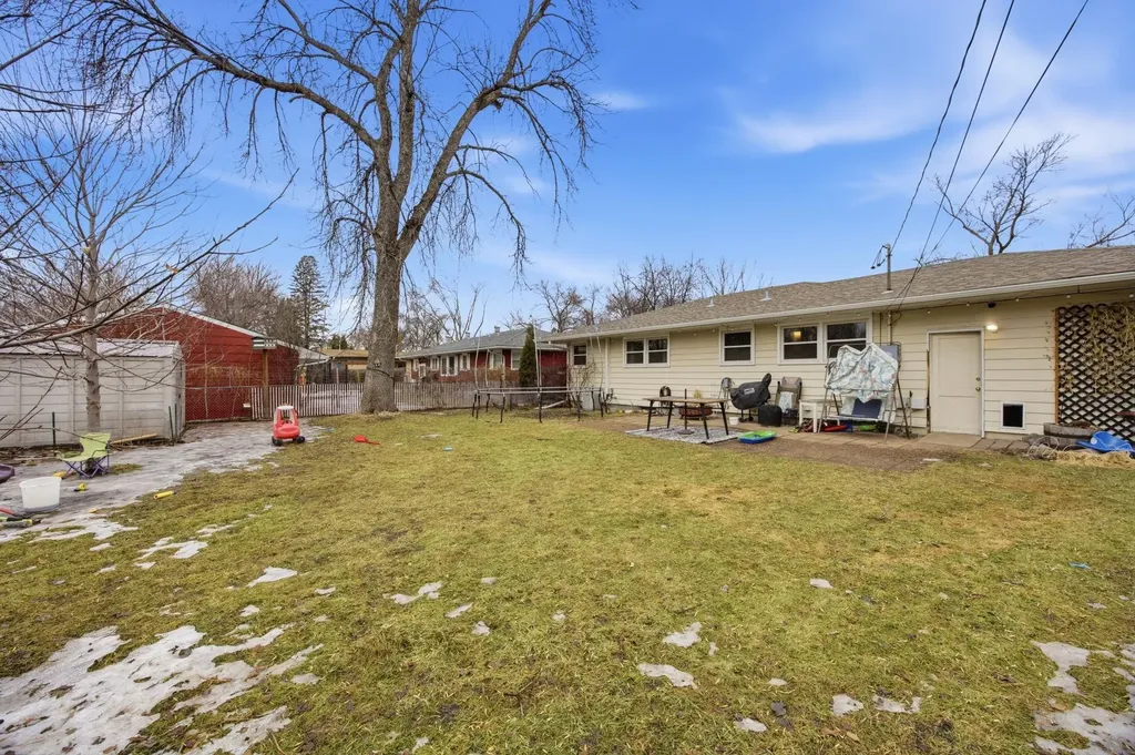 90 25th Avenue N Fargo ND 58102