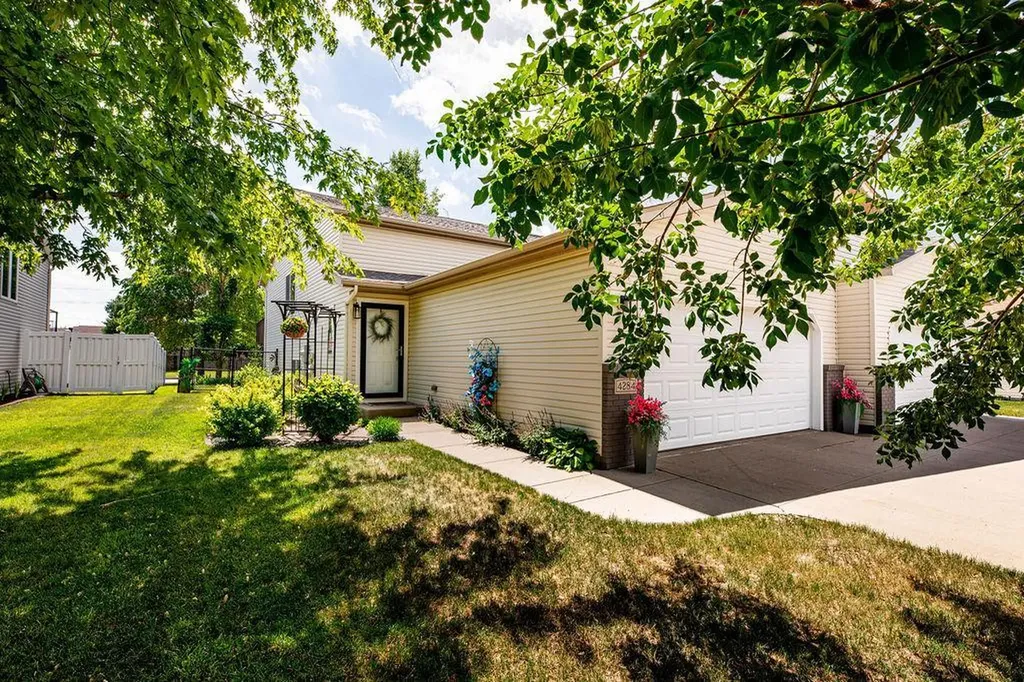 4284 39 1/2 Avenue S Fargo ND 58104