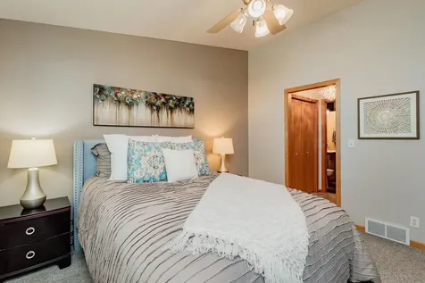 4284 39 1/2 Avenue S Fargo ND 58104