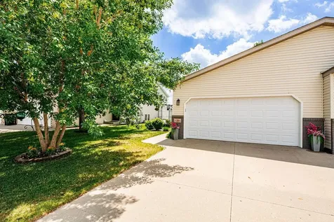 4284 39 1/2 Avenue S Fargo ND 58104