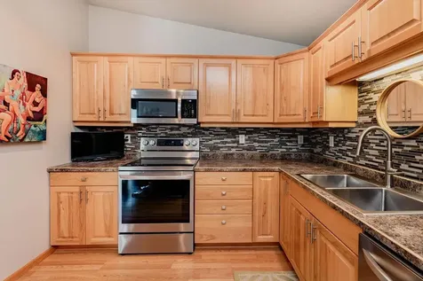 4284 39 1/2 Avenue S Fargo ND 58104