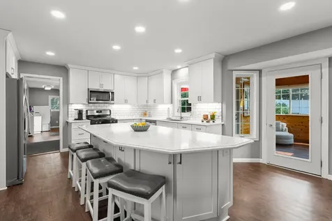 1801 Valley Ridge Trail S Chanhassen MN 55317