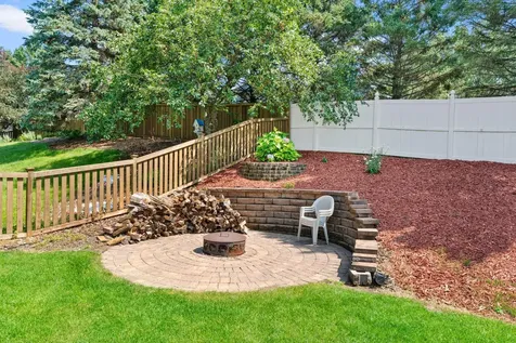1801 Valley Ridge Trail S Chanhassen MN 55317