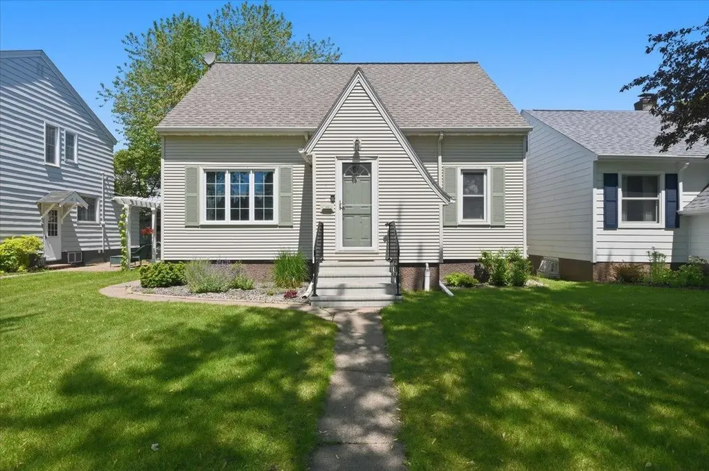 915 N 22nd Street Superior WI 54880