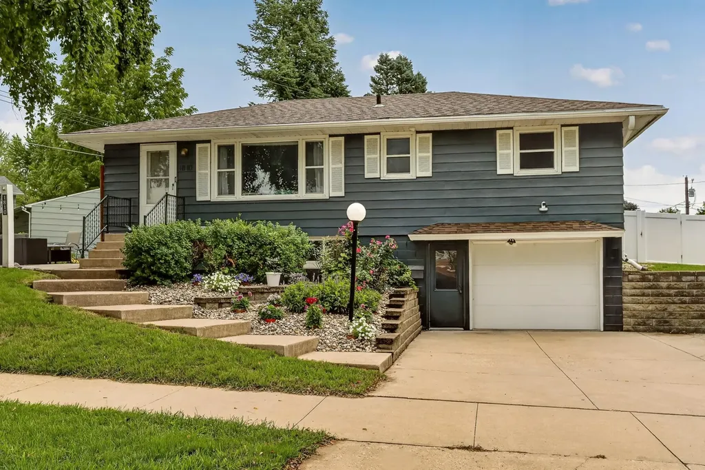 1810 25th Avenue NW Rochester MN 55901