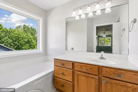 1216 Cuylle Bay Faribault MN 55021