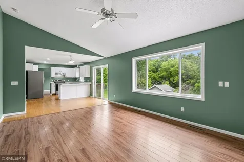 1216 Cuylle Bay Faribault MN 55021