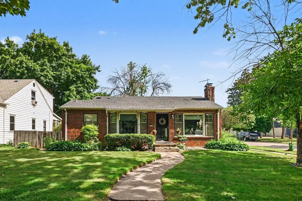 213 King Street W Saint Paul MN 55107