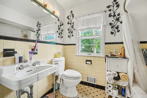 213 King Street W Saint Paul MN 55107