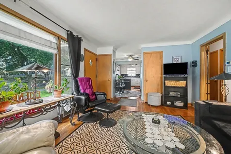213 King Street W Saint Paul MN 55107