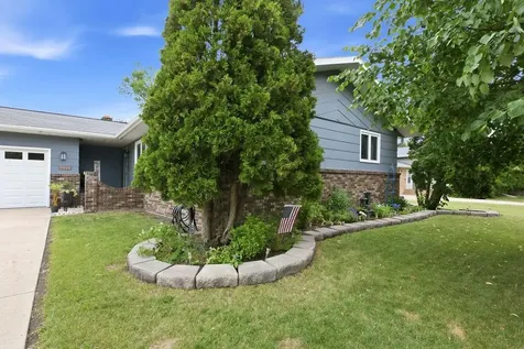 2419 27th Avenue S Fargo ND 58103