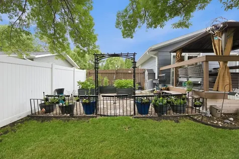 2419 27th Avenue S Fargo ND 58103