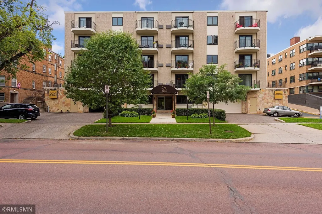 2928 Dean Parkway Minneapolis MN 55416