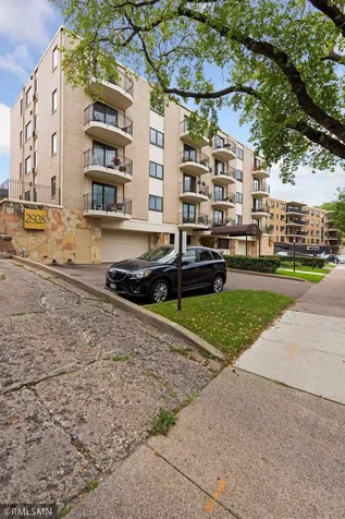 2928 Dean Parkway Minneapolis MN 55416