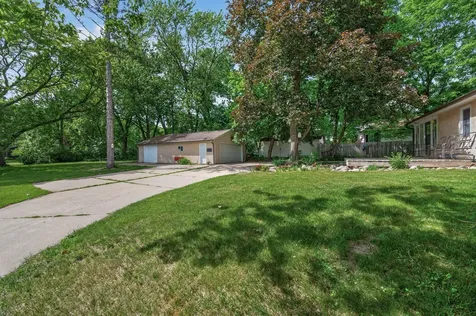 2559 Clarence Street Maplewood MN 55109