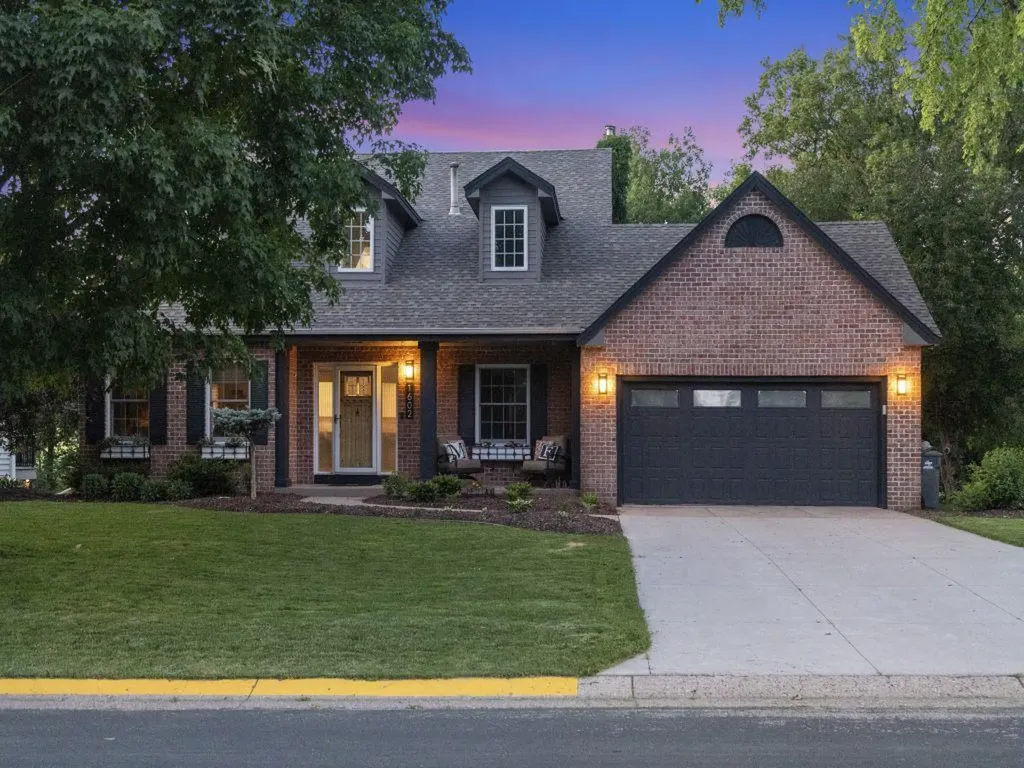 1602 Woodstone Drive Victoria MN 55386