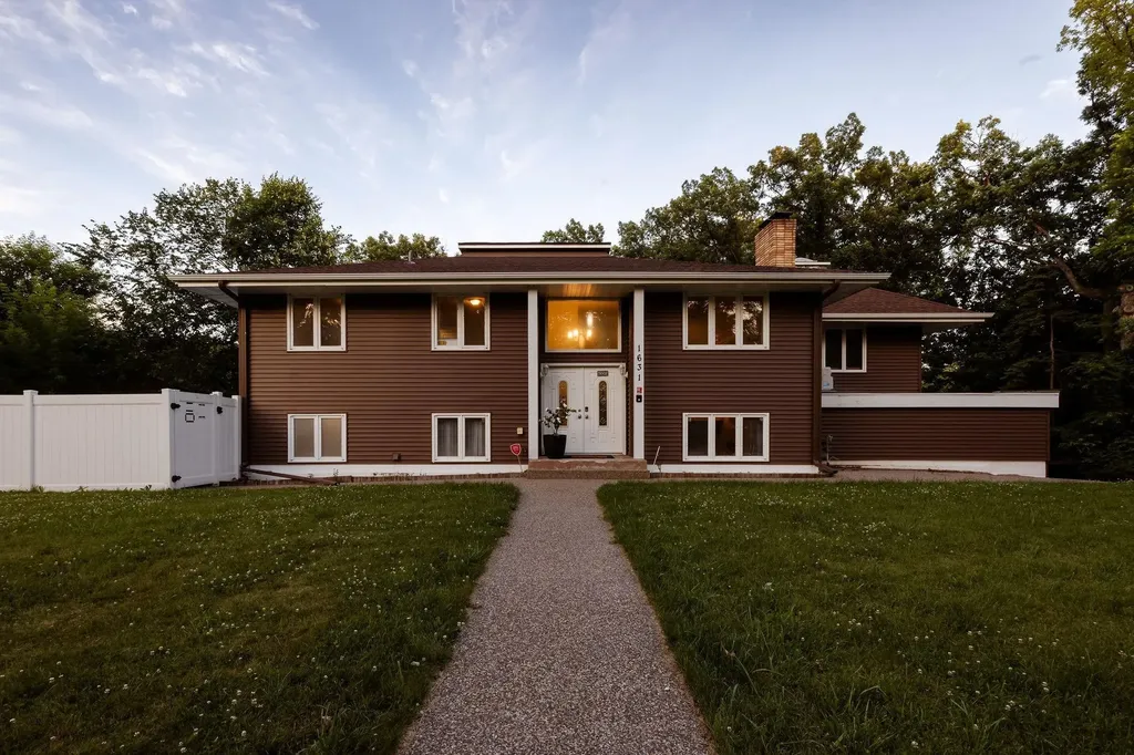 1631 21st Avenue NW New Brighton MN 55112