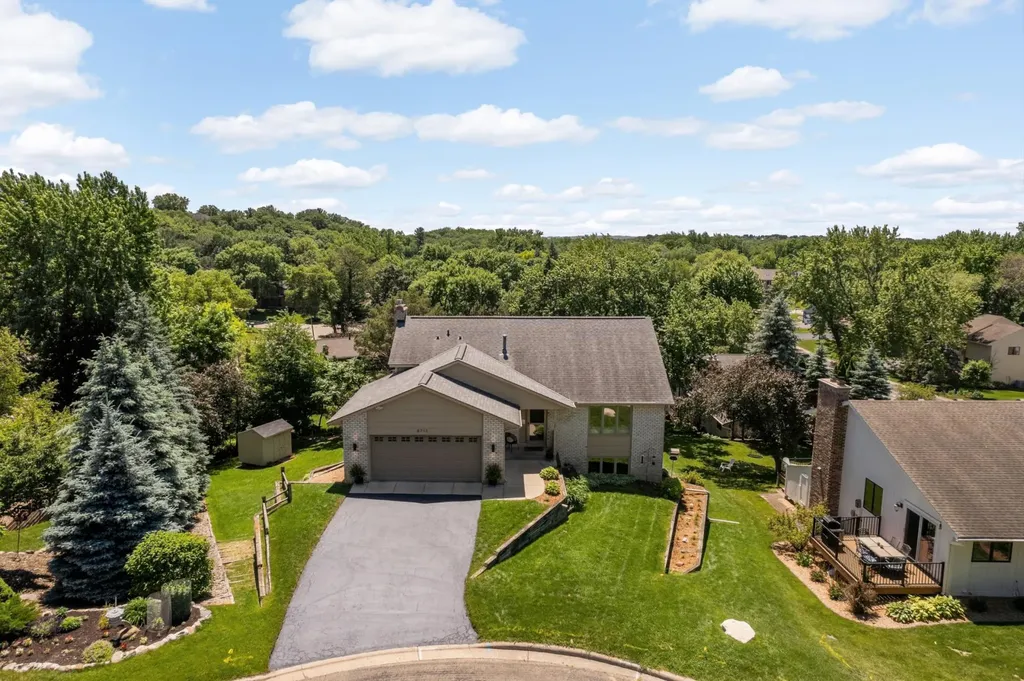 8713 Lakeview Circle Bloomington MN 55438