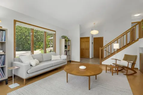 8713 Lakeview Circle Bloomington MN 55438
