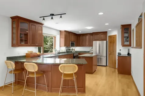 8713 Lakeview Circle Bloomington MN 55438
