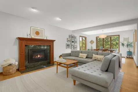 8713 Lakeview Circle Bloomington MN 55438