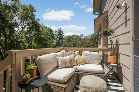 8713 Lakeview Circle Bloomington MN 55438