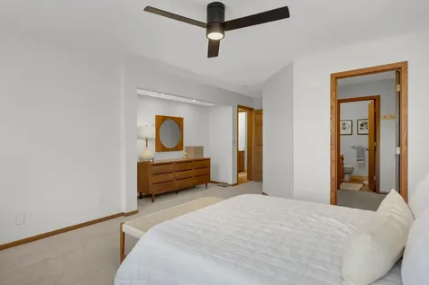 8713 Lakeview Circle Bloomington MN 55438