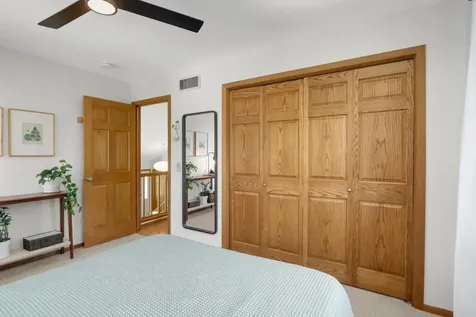 8713 Lakeview Circle Bloomington MN 55438